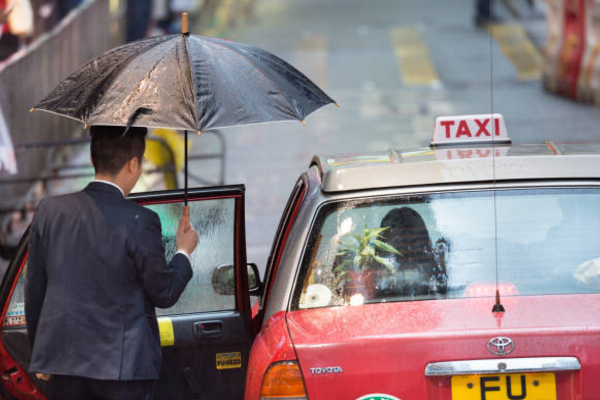 7 kinh nghiệm xử lý tình huống gặp cướp cho tài xế taxi