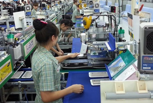 Tại sao Samsung đầu tư hàng tỷ đô xây dựng nhà máy ở Việt Nam