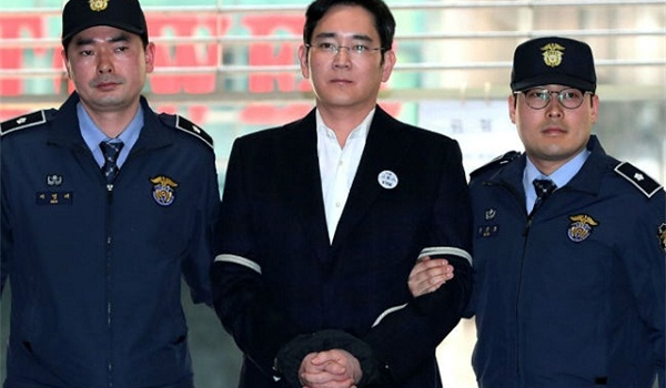 Người thừa kế Samsung chính thức bị truy tố tội hối lộ, tham nhũng