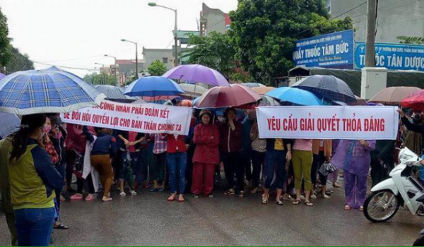 Gần 1.000 công nhân ở Bắc Giang đình công giữa trời mưa đòi quyền lợi